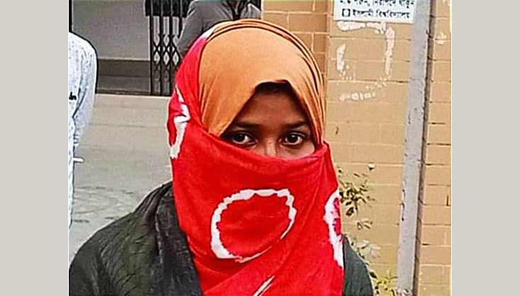 ক্যম্পাসে ক্লাস শেষে অভিমত প্রকাশ করলেন ফুলপরি