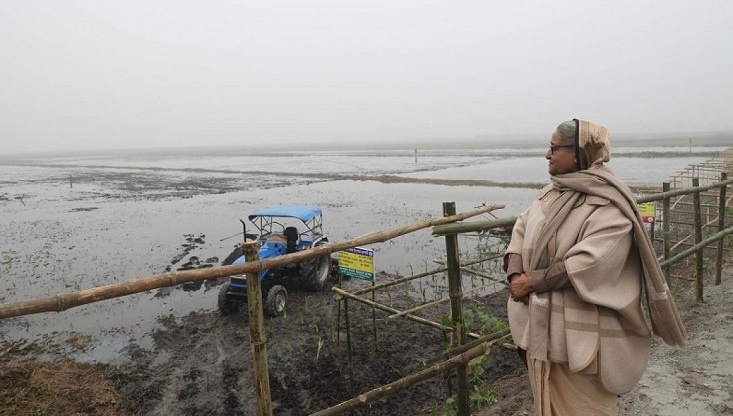 টুঙ্গীপাড়ায় পৈতৃক জমি পরিদর্শনে প্রধানমন্ত্রী