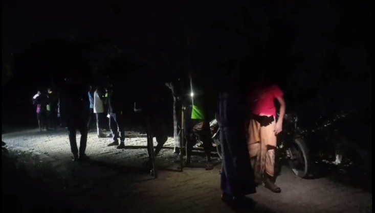 গাংনীর পোড়াপাড়া-যুগিন্দা সড়কে ককটেল ফাটিয়ে ডাকাতি