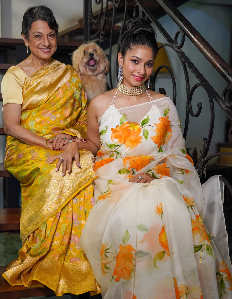 ধুমধাম করে দুর্গাপুজো হচ্ছে বলিউডেও