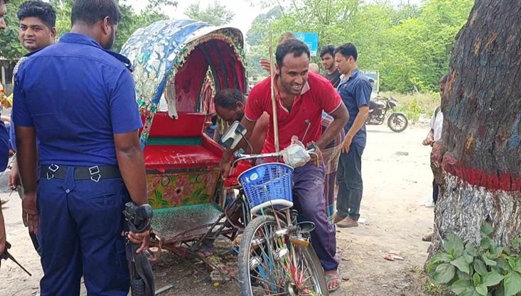মেহেরপুরে সড়ক দুর্ঘটনায় ৩জন আহত