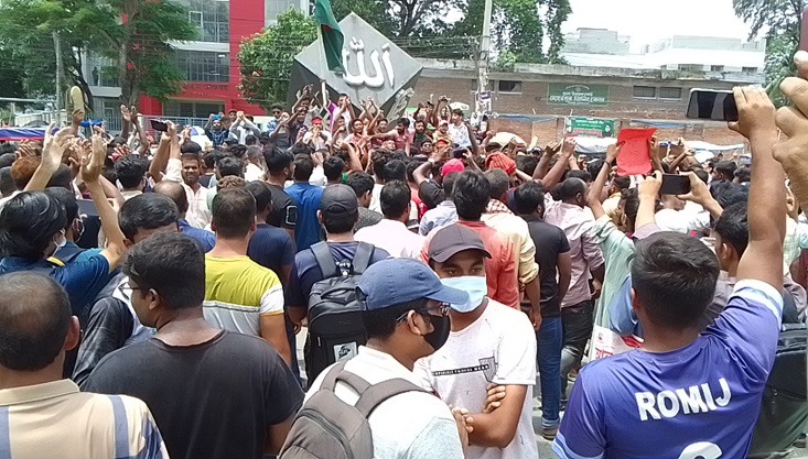 মেহেরপুরে একদফা দাবিতে বিক্ষোভ মিছিল, সাংবাদিকসহ আহত-২