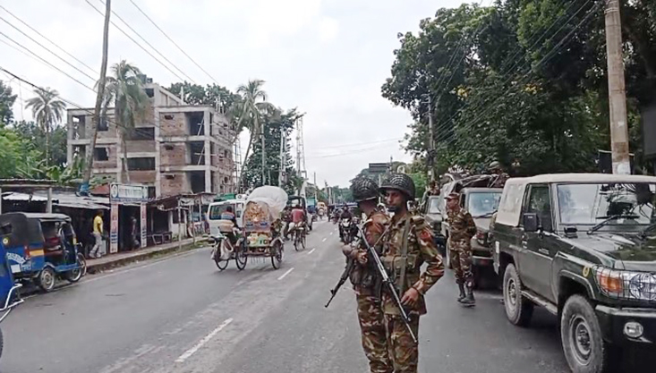 মেহেরপুরে সেনাবাহিনীর টহল জোরদার