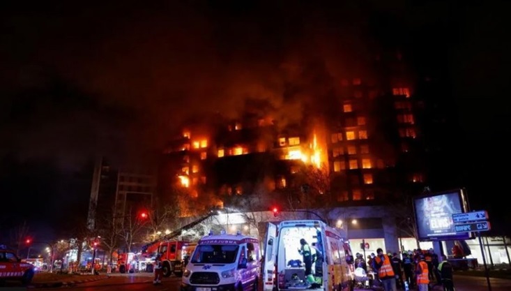 স্পেনে আবাসিক ভবনে আগুন, নিহত অন্তত ৪