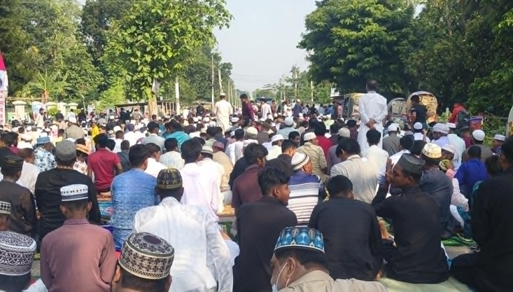 মেহেরপুরে যথাযথ ভাবগাম্ভীর্যের মধ্য দিয়ে পবিত্র ঈদুল আযহা উদযাপিত