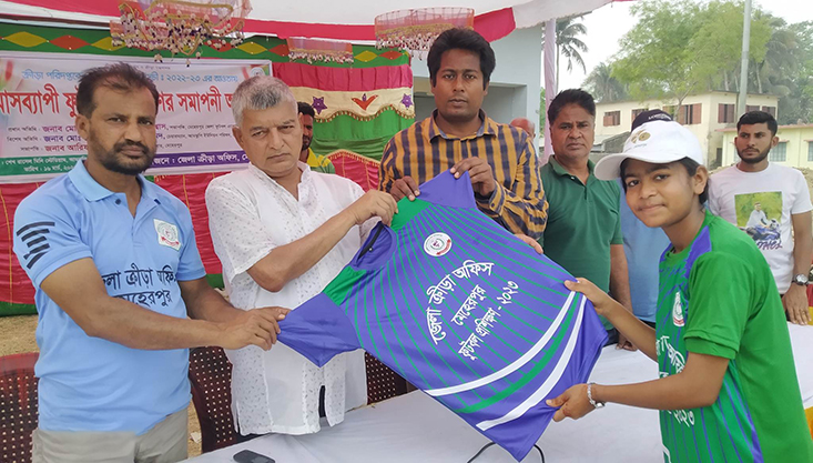 মেহেরপুরে মাস ব্যাপী ফুটবল প্রশিক্ষণের সমাপনী অনুষ্ঠান