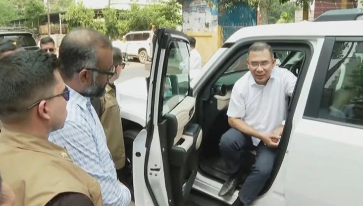 সাড়ে চার ঘণ্টায় রাজধানীর ১৩ স্পট পরিদর্শন প্রধানমন্ত্রীর