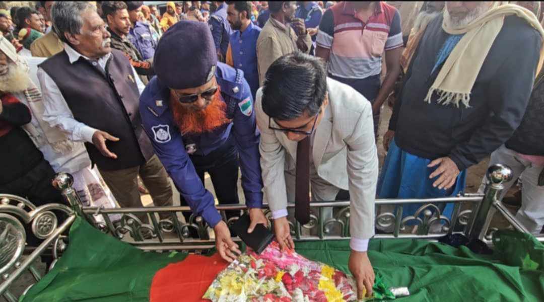 বীর মুক্তিযোদ্ধা আজিমুদ্দিনকে রাষ্ট্রীয় মর্যাদায় দাফন