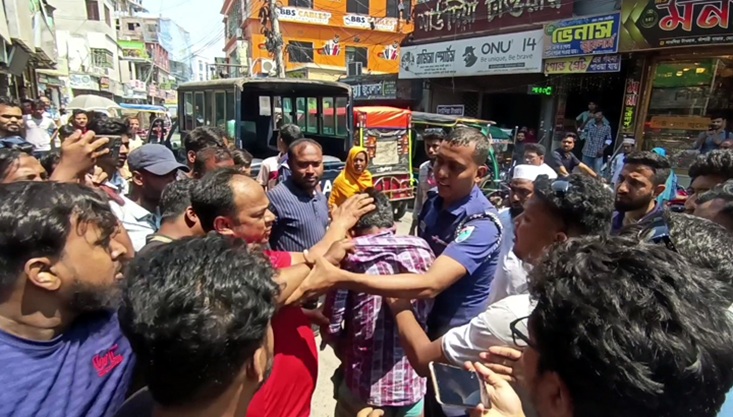 মেহেরপুরে আল্লাহকে নিয়ে কটুক্তিকারীকে গণধোলাই