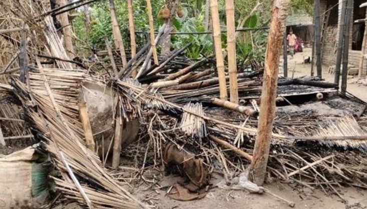 গাংনীতে অগ্নিকান্ডে পুড়ে গেছে গরু-ছাগল
