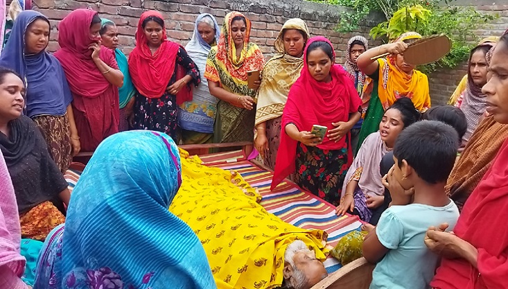 চাচীর দাফন শেষে বাড়ি ফেরা হলোনা কৃষক আয়ুব হোসেনের
