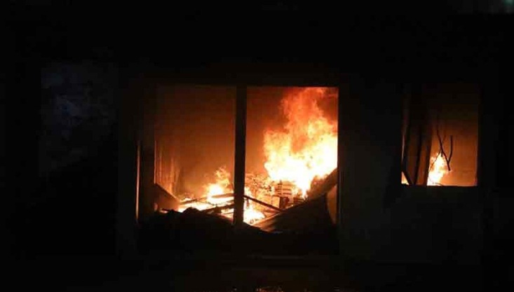 জাতীয় পার্টির কেন্দ্রীয় কার্যালয়ে আবারও হামলা-আগুন, পরিস্থিতি থমথমে