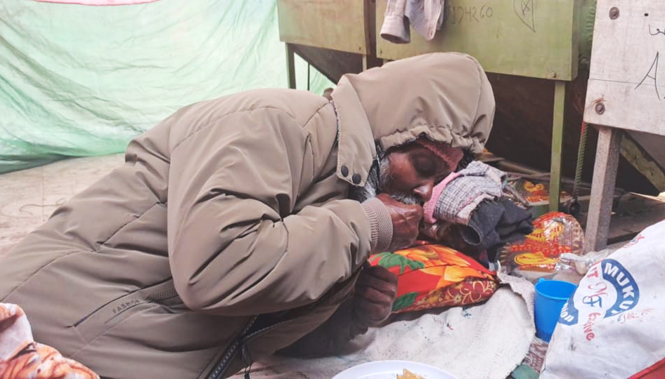 মুজিবনগরে যাত্রী ছাউনিতে ভারতীয় নাগরিক মুনতাজ আলীর মানবেতর জীবনযাপন