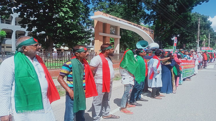 কোটাসহ ৭ দফা দাবিতে মেহেরপুরে মুক্তিযোদ্ধা সন্তানদের মানববন্ধন