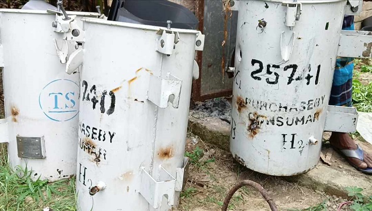 মুজিবনগরে ট্রান্সফরমার ভেঙ্গে তামার তার চুরি/বিপাকে চাষীরা