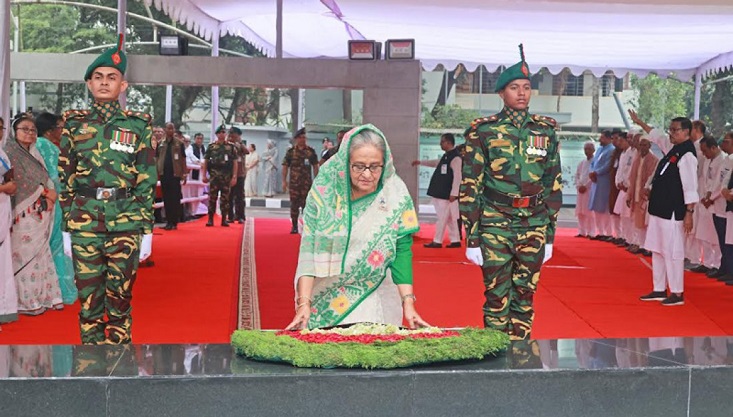 ঐতিহাসিক মুজিবনগর দিবসে বঙ্গবন্ধুর প্রতিকৃতিতে প্রধানমন্ত্রীর শ্রদ্ধা