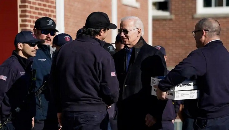 আগ্নেয়াস্ত্র নিষিদ্ধে ফের জোরালো আহ্বান বাইডেনের