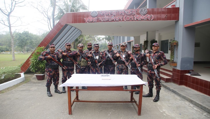 মিরপুর রেলস্টেশনে ট্রেন থেকে মাদকদ্রব্য আটক