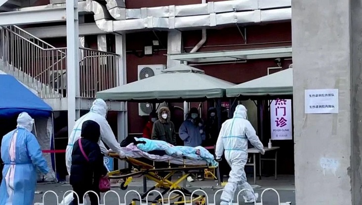 করোনা আক্রান্তদের চাপ সামলাতে হিমশিম খাচ্ছে চীনের হাসপাতালগুলো