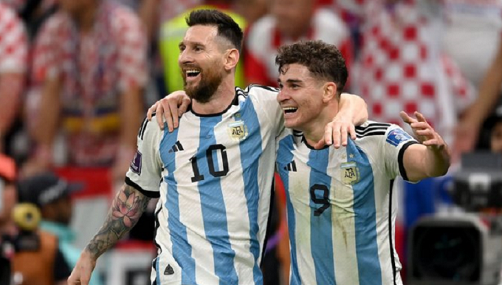মেসি-আলভারেজ যুগলবন্দীতে স্বপ্নের ফাইনালে আর্জেন্টিনা
