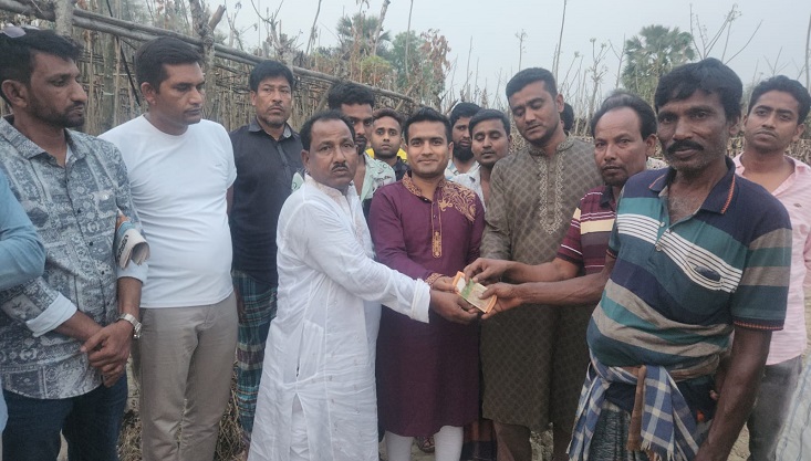 মেহেরপুরে ক্ষতিগ্রস্থ পান বরজের মালিককে নগদ অর্থ প্রদান