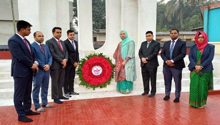 যথাযোগ্য মর্যাদায় মেহেরপুরে মহান বিজয় দিবস পালন