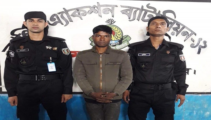 গাংনীতে প্রশাসনের বিভিন্ন বাহিনীর পরিচয় দানকারী প্রতারক আটক