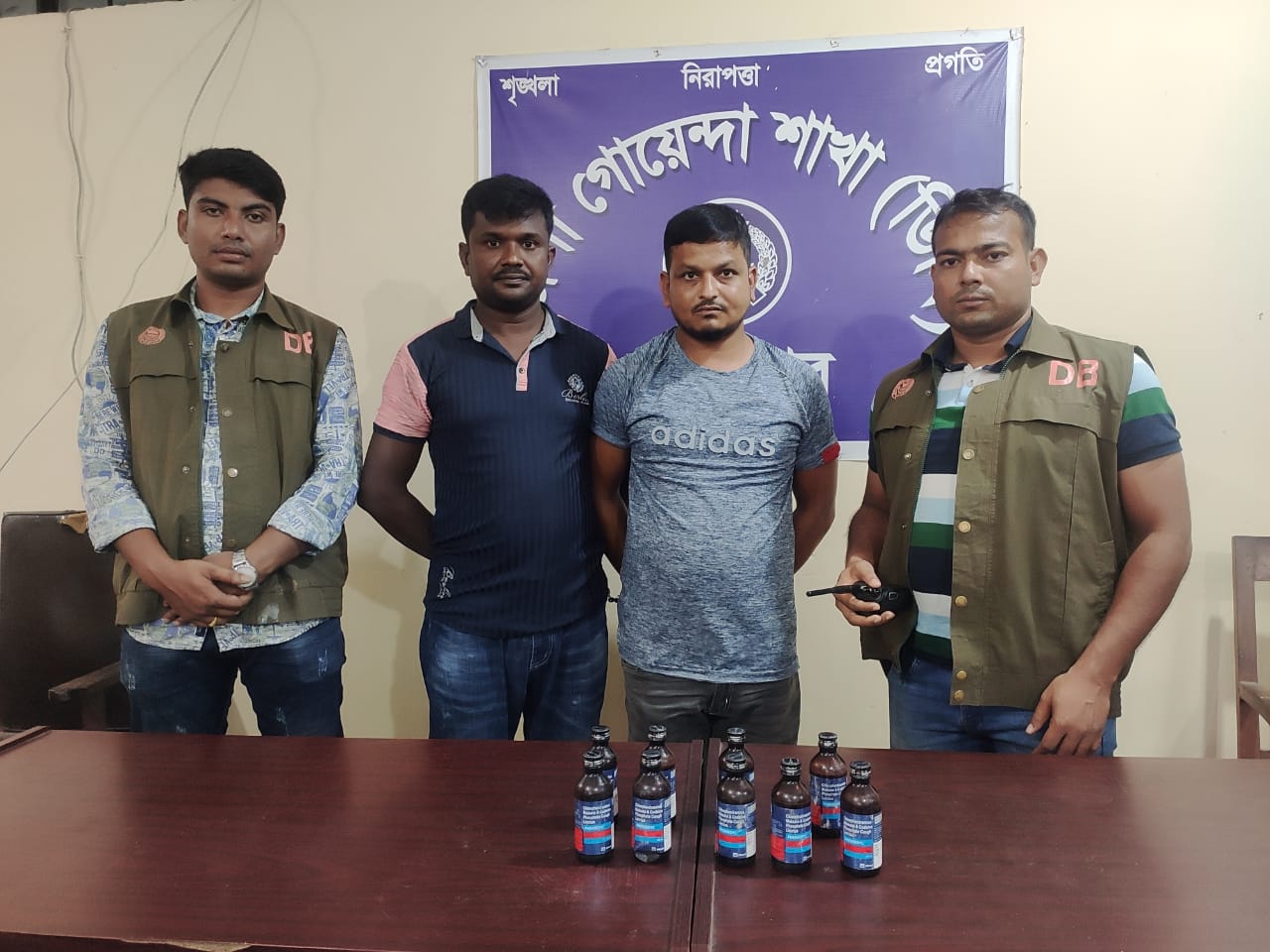 মেহেরপুরে ফেনসিডিলসহ দুই মাদক ব্যবসায়ী আটক