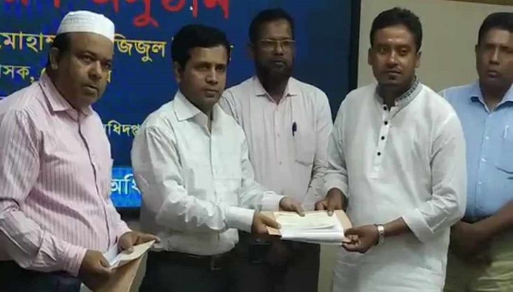 মেহেরপুরে ক্রীড়া ও যুব মন্ত্রণালয়ের যুব কল্যাণ তহবিলের চেক বিতরণ