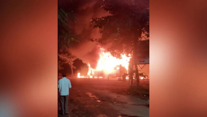 ভারতে বাসে আগুন, হতাহত ৪২