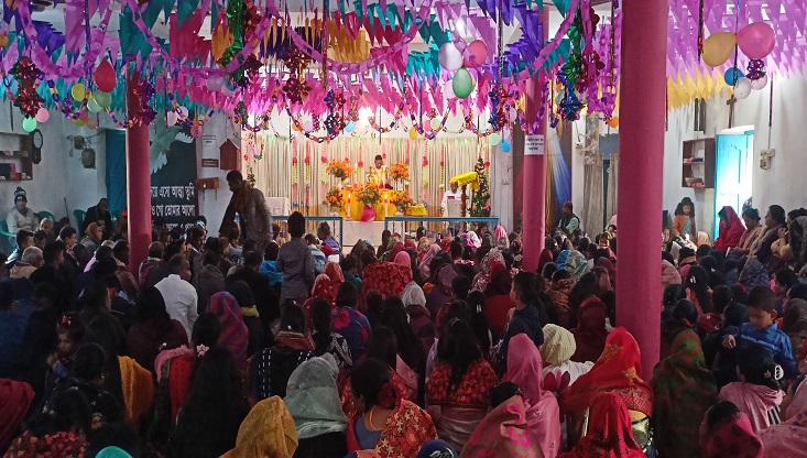 বিশ্ব মানবতার শান্তি কামনায় মেহেপুরে গীর্জায় গীর্জায় চলছে প্রার্থণা