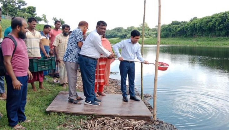 মেহেরপুরে সমাজ ভিত্তিক মাছ চাষ কার্যক্রমের উদ্বোধন