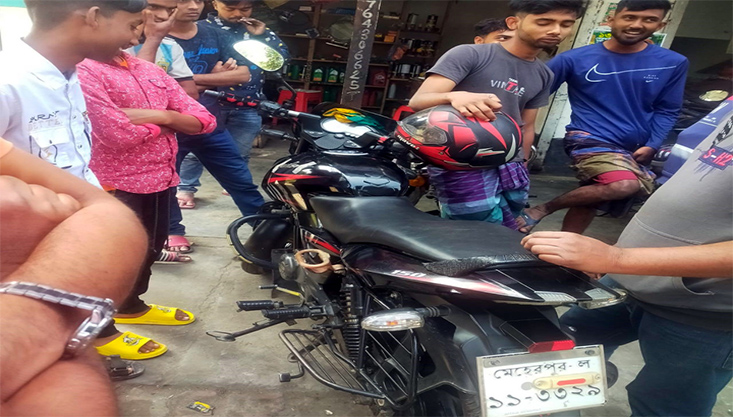 গাংনীতে মোটরসাইকেল ফেলে পালিয়েছে চোর