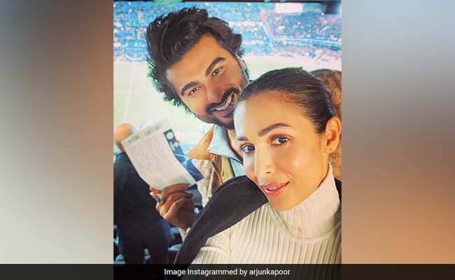 প্রেমিকাকে নিয়ে লন্ডনে উড়াল দিয়েছেন অর্জুন