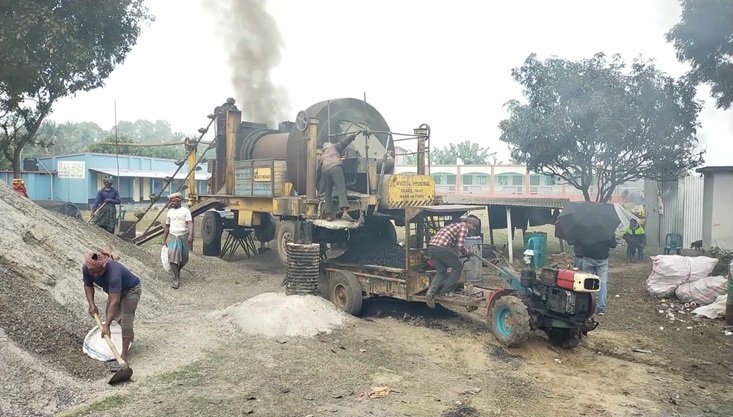 গাংনীতে কলেজে নির্মাণ সামগ্রীর চাপে বন্ধ শিক্ষা কার্যক্রম