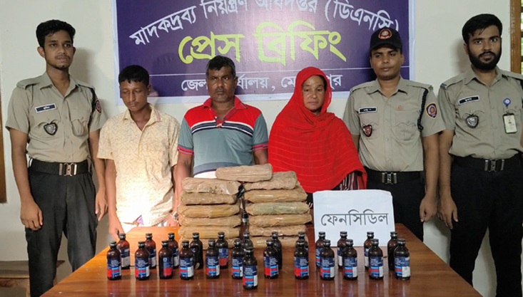 মেহেরপুরে ১৪০ বোতল ফেনসিডিলসহ আটক-৩