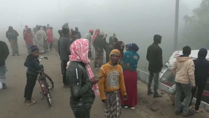 গাংনীতে নিয়ন্ত্রণ হারিয়ে বাস উল্টে খাদে : শিশুসহ ৭জন আহত