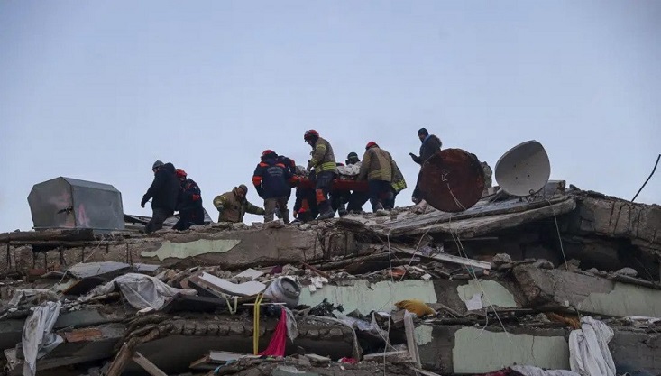 ১২৮ ঘণ্টা পর ধ্বংসস্তূপ থেকে কিশোরকে জীবিত উদ্ধার