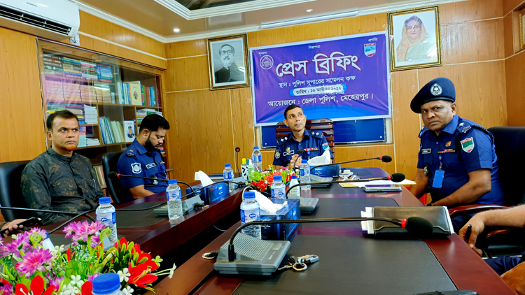 মেহেরপুর পুলিশ অভিযানে ১ কথিত সাংবাদিক সহ ৬ দুধর্ষ ডাকাত গ্রেপ্তার