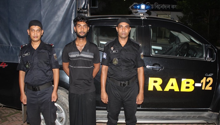 গাংনীতে র‌্যাবের অভিযানে নাটােরের হত্যা মামলার আসামী গ্রেপ্তার
