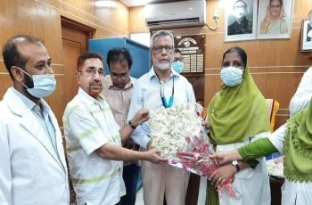 স্বাস্থ্য বিভাগের (লাইন)ডাইরেক্টর মেহেরপুর হাসপাতাল পরিদর্শন