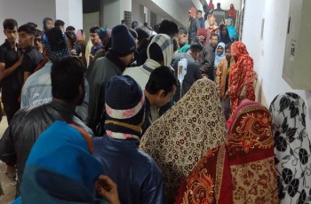 পথচারী শিশুকে বাঁচাতে গিয়ে বরযাত্রীর গাড়ি দুর্ঘটনা। আহত-৬