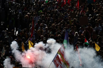 ফ্রান্সজুড়ে বিক্ষোভের মুখে ফরাসি সরকার