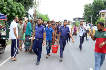 বোমা আতঙ্কে মেহেরপুর: ঝুলন্ত বস্তুতে বাজছিল বঙ্গবন্ধুর ভাষণ