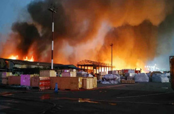 শাহজালালের কার্গো ভিলেজের আগুন অনেকটা নিয়ন্ত্রণে