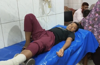 গাংনীতে বেতের আঘাতে শিক্ষার্থীর পা ভাঙ্গার অভিযোগ শিক্ষকের বিরুদ্ধে