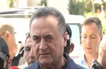 খামেনিকে হত্যার হুমকি দিলেন ইসরায়েলি প্রতিরক্ষামন্ত্রী