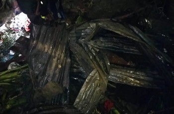 গাংনীতে আগুনে পুড়ে ছাই দিনমজুরের বসতবাড়ি