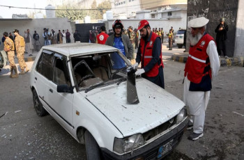 পাকিস্তানে আধাসামরিক বাহিনীর কার্যালয়ে আত্মঘাতী হামলা, নিহত ৩