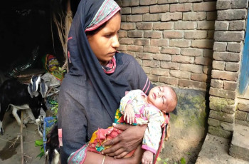 সদ্যজাত সন্তান ও তার পাগলী মাকে নিয়ে দিশেহারা একটি পরিবার